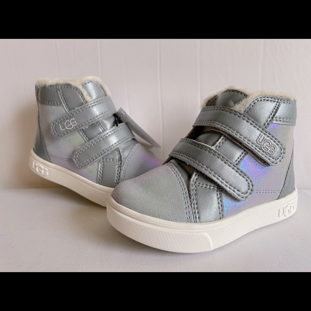 UGG Rennon II Shimmer Sneaker. NWT
